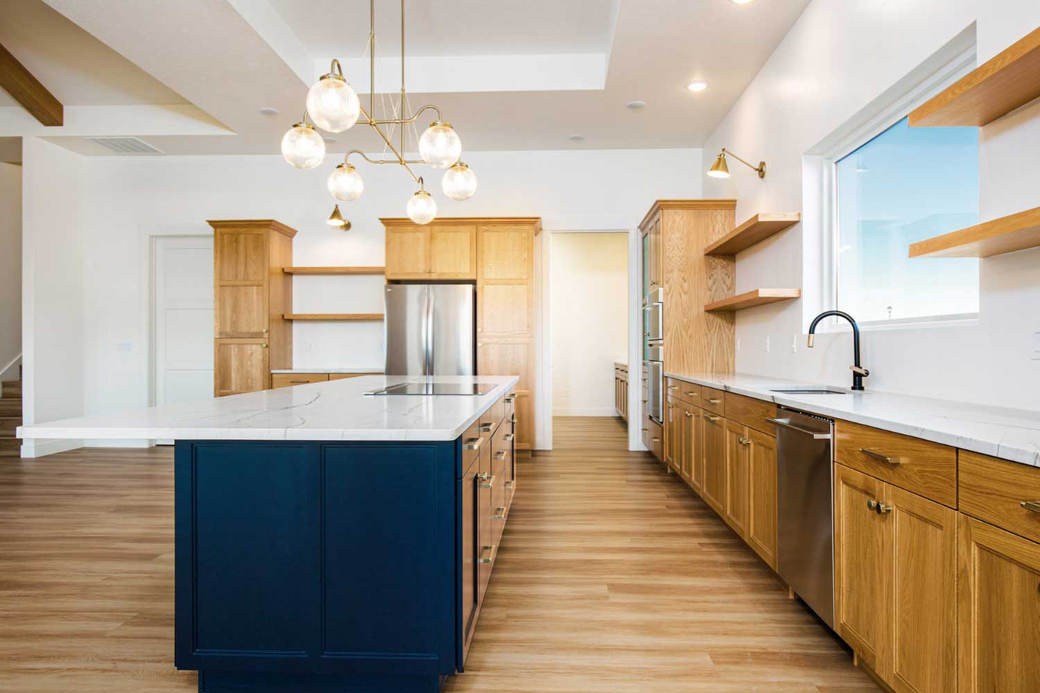 Center island in the kitchen with built in range